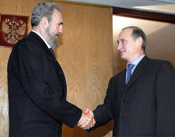 Встреча В.Путина и Ф.Кастро на саммите в Нью-Йорке - Sputnik Латвия