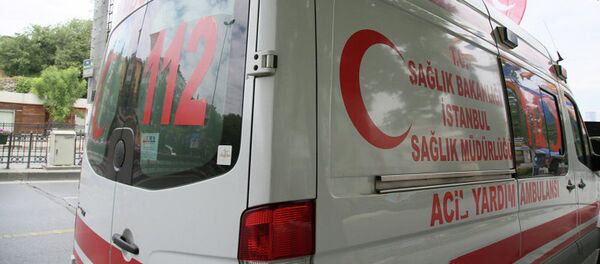 Ātrās palīdzības mašīna Stambulas ielā. Foto no arhīva Ātrās palīdzības mašīna Stambulas ielā. Foto no arhīva - Sputnik Latvija