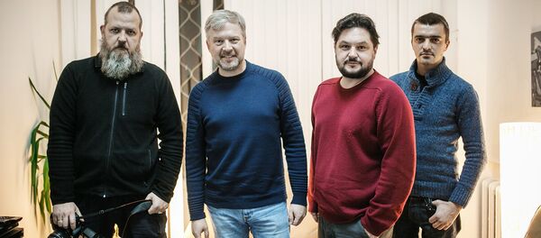 Наивные путешественники встретились с шоуменом и телеведущим Валдисом Пельшем Наивные путешественники встретились с шоуменом и телеведущим Валдисом Пельшем - Sputnik Латвия