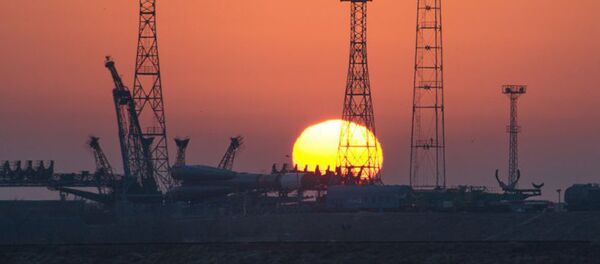 Подготовка ТГК Прогресс МС-04 и ракеты-носителя Союз-У к пуску - Sputnik Латвия