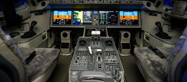 В кабине самолета Bombardier CS300 авиакомпании airBaltic - Sputnik Латвия