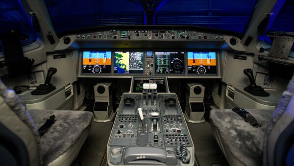 В кабине самолета Bombardier CS300 авиакомпании airBaltic - Sputnik Латвия