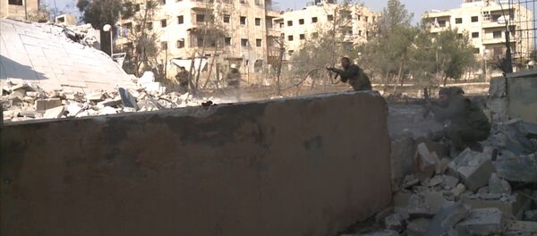 Сирийские солдаты отстреливались от боевиков в восточной части Алеппо - Sputnik Латвия