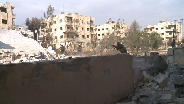 Сирийские солдаты отстреливались от боевиков в восточной части Алеппо - Sputnik Латвия