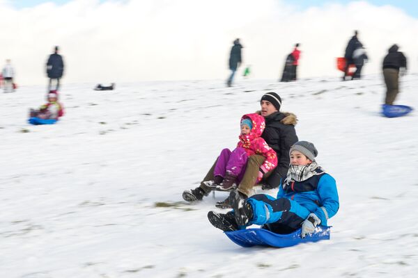 На месте бывшей свалки на улице Деглава в Риге открылась горка, которая в народе получила название кепка Ушакова - Sputnik Латвия