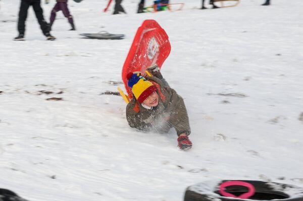 На месте бывшей свалки на улице Деглава в Риге открылась горка, которая в народе получила название кепка Ушакова - Sputnik Латвия