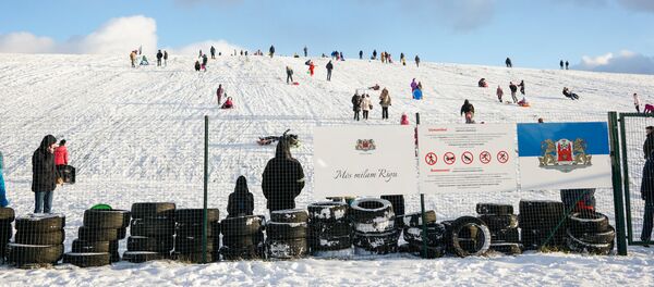 На месте бывшей свалки на улице Деглава в Риге открылась горка, которая в народе получила название кепка Ушакова - Sputnik Latvija