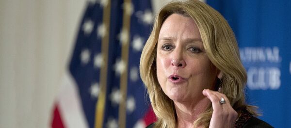 Дебора Ли Джеймс - Sputnik Латвия