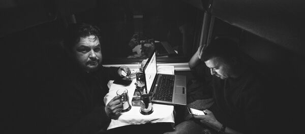 Наивные путешественники в поезде - Sputnik Латвия