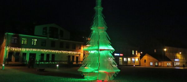 Новогодняя ель в Добеле Новогодняя ель в Добеле - Sputnik Латвия