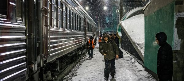 Перрон вокзала в Ачинске - Sputnik Латвия