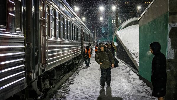 Перрон вокзала в Ачинске - Sputnik Латвия