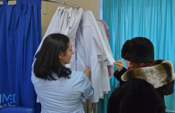 Белорусские производители отшивают, возможно, не самые модные фасоны, но они всегда в рамках приличия - Sputnik Латвия