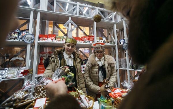 Торговые домики Латвии на фестивале Путешествие в Рождество - Sputnik Латвия