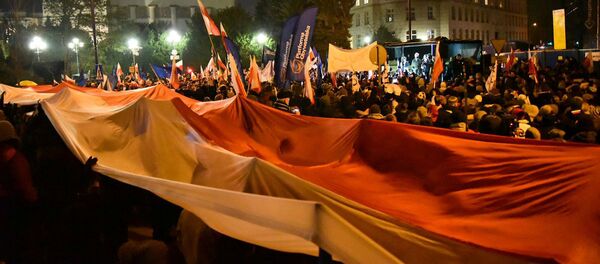 Protestu dalībnieki iebilst pret jauno likumprojektu, kaierobežo mediju brīvību - Sputnik Latvija