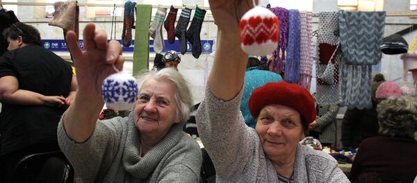 Вы и не представляете, сколько всякого интересного можно связать из шерсти к рождеству - Sputnik Латвия