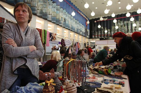 Илзе приехала из Лудзы продавать изделия латгальских бабушек - Sputnik Латвия