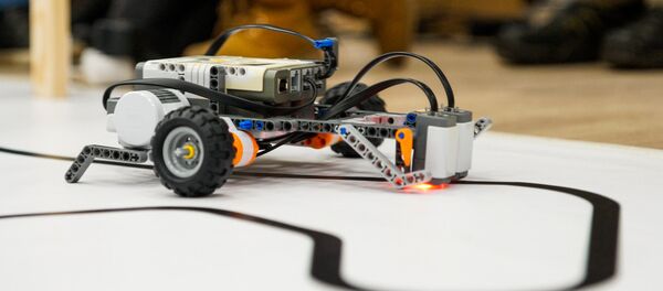 Лего-робот на дистанции - Sputnik Латвия