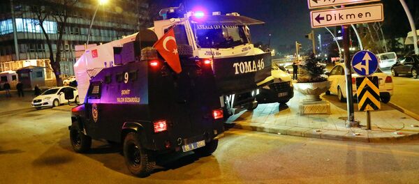 Turcijas policija Ankarā, kur noticis uzbrukums Krievijas vēstniekam Turcijā Andrejam Karlovam Turcijas policija Ankarā, kur noticis uzbrukums Krievijas vēstniekam Turcijā Andrejam Karlovam - Sputnik Latvija