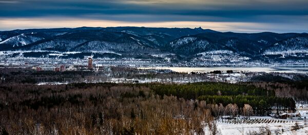 Un tomēr lielāko iespaidu uz rīdziniekiem atstāj visuresošie kalni Un tomēr lielāko iespaidu uz rīdziniekiem atstāj visuresošie kalni - Sputnik Latvija