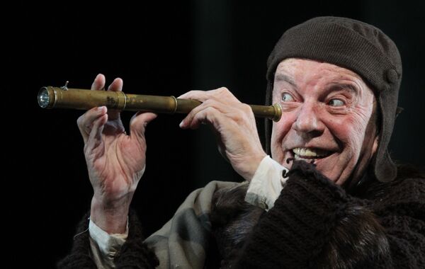 Актер Вячеслав Шалевич в роли Галилея, архивное фото Актер Вячеслав Шалевич в роли Галилея, архивное фото - Sputnik Латвия