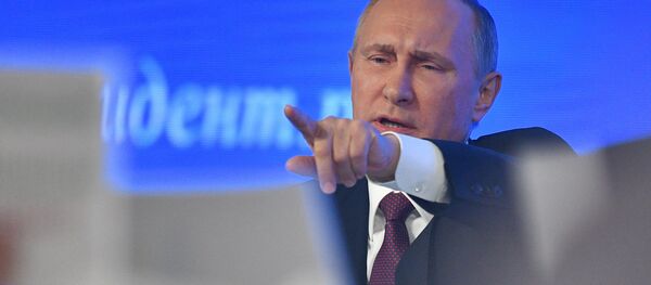Двенадцатая ежегодная большая пресс-конференция президента РФ Владимира Путина - Sputnik Латвия