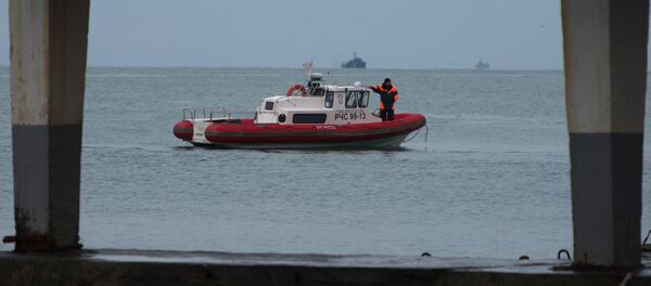 Продолжаются поиски тел погибших в авиакатастрофе Ту-154 в Сочи - Sputnik Латвия