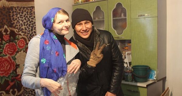 Супруги кыргызстанец Уларбек Бакырдинов и латышка Анастасия Озерска - Sputnik Латвия