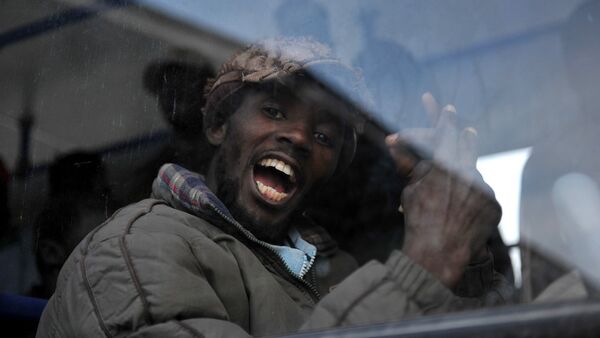 Мигрант из Африки - Sputnik Латвия
