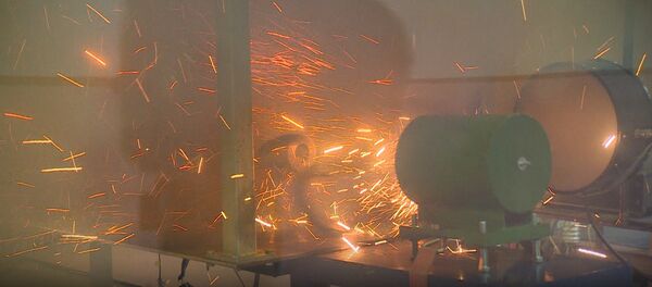 Российские ученые выстрелили из рельсотрона пластиковой пулей. Кадры испытаний - Sputnik Латвия