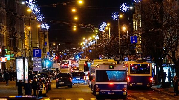 Новогодняя Рига в разноцветных огнях - Sputnik Латвия