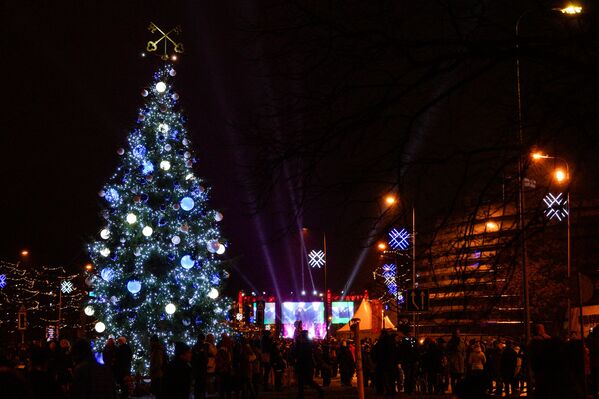 Новогодняя ёлка на набережной - Sputnik Латвия
