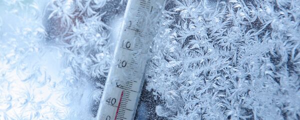 Уличный термометр в одном из домов - Sputnik Латвия