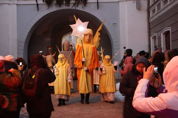Trīs Karaļu gājiena svinīgā procesija Svētajos vārtos - Sputnik Latvija