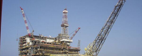 Нефтяная буровая платформа Нефтяная буровая платформа - Sputnik Латвия