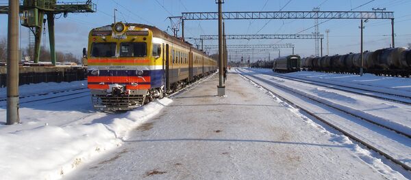 Электропоезд ER2-1300 на станции Елгава Электропоезд ER2-1300 на станции Елгава - Sputnik Latvija