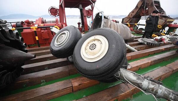 Aviokatastrofā virs Melnās jūras cietušās lidmašīnas T-154 atrastie fragmenti - Sputnik Latvija