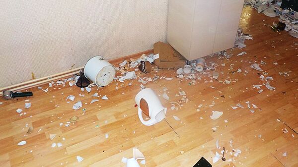 Битая посуда в школьном кабинете домоводства - Sputnik Латвия