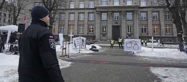 Акция протеста партии Евроскептиков у Кабинета министров - Sputnik Латвия