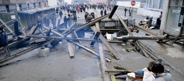 Баррикады в Риге, архивное фото 1991 года Баррикады в Риге, архивное фото 1991 года - Sputnik Latvija