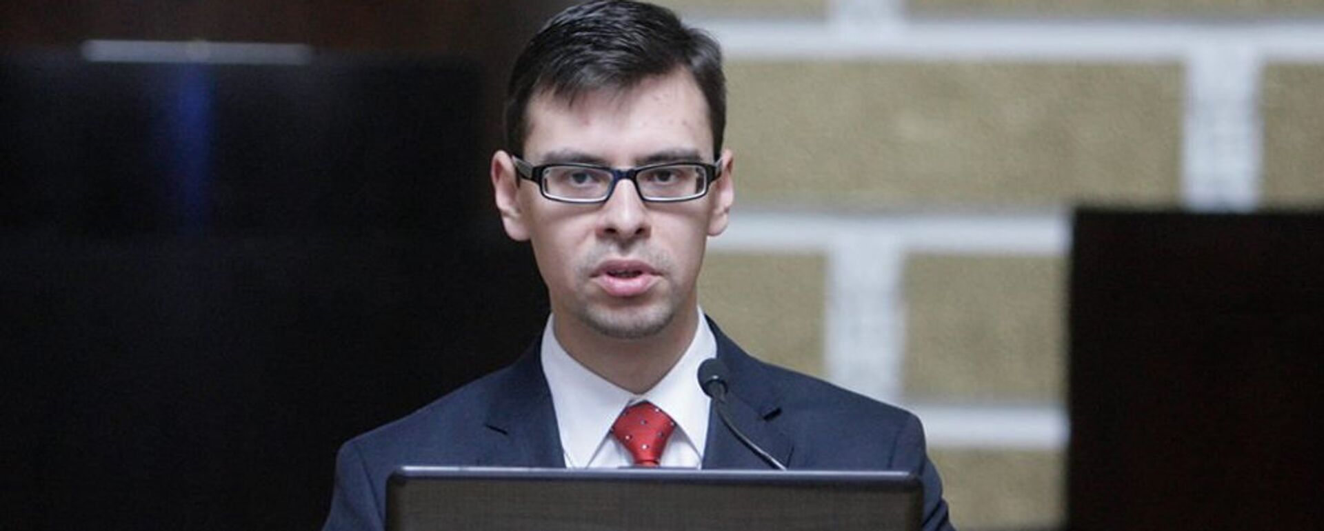 Юрист фракции Европейский свободный альянс в Европарламенте Алексей Димитров - Sputnik Латвия, 1920, 28.10.2025