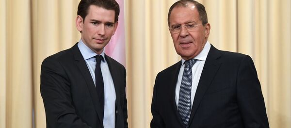 Министр иностранных дел РФ Сергей Лавров (справа) и Федеральный министр Европы, интеграции и иностранных дел Австрии Себастьян Курц Министр иностранных дел РФ Сергей Лавров (справа) и Федеральный министр Европы, интеграции и иностранных дел Австрии Себастьян Курц - Sputnik Латвия