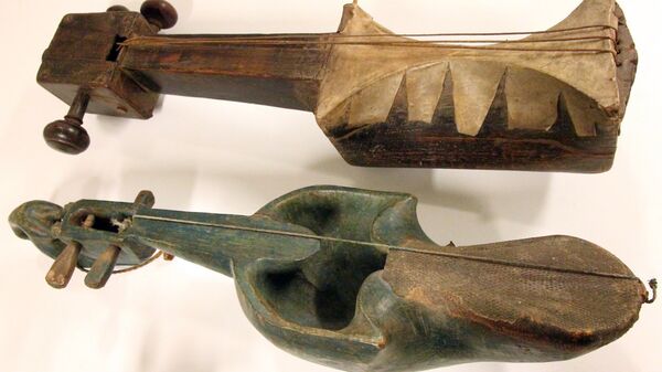 Древние индийские музыкальные инструменты, которым несколько сотен лет (мембрана - кожа змеи) - Sputnik Латвия