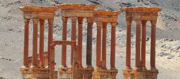 Тетрапилон в исторической части Пальмиры - Sputnik Латвия