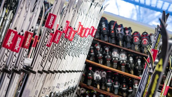 Лыжи и лыжные ботинки напрокат - Sputnik Латвия