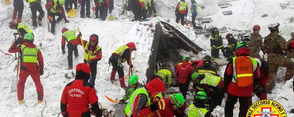 Itālijā lavīna noposta viesnīcu Rigopiano Itālijā lavīna noposta viesnīcu Rigopiano - Sputnik Latvija