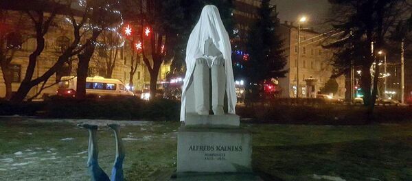 Памятник Альфреду Калниньшу в Риге Памятник Альфреду Калниньшу в Риге - Sputnik Latvija