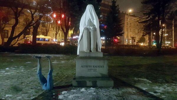 Памятник Альфреду Калниньшу в Риге - Sputnik Латвия