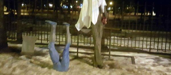 Перформанс студентов Латвийской Академии художеств в Риге в рамках предмета Искусство среды - Sputnik Латвия