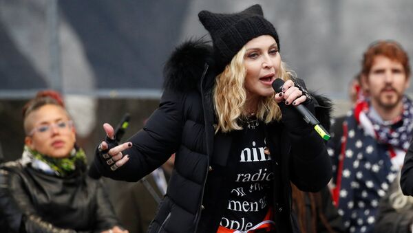 Iepriekš sieviešu marša laikā Madonna rupji izteikusies par jauno prezidentu - Sputnik Latvija